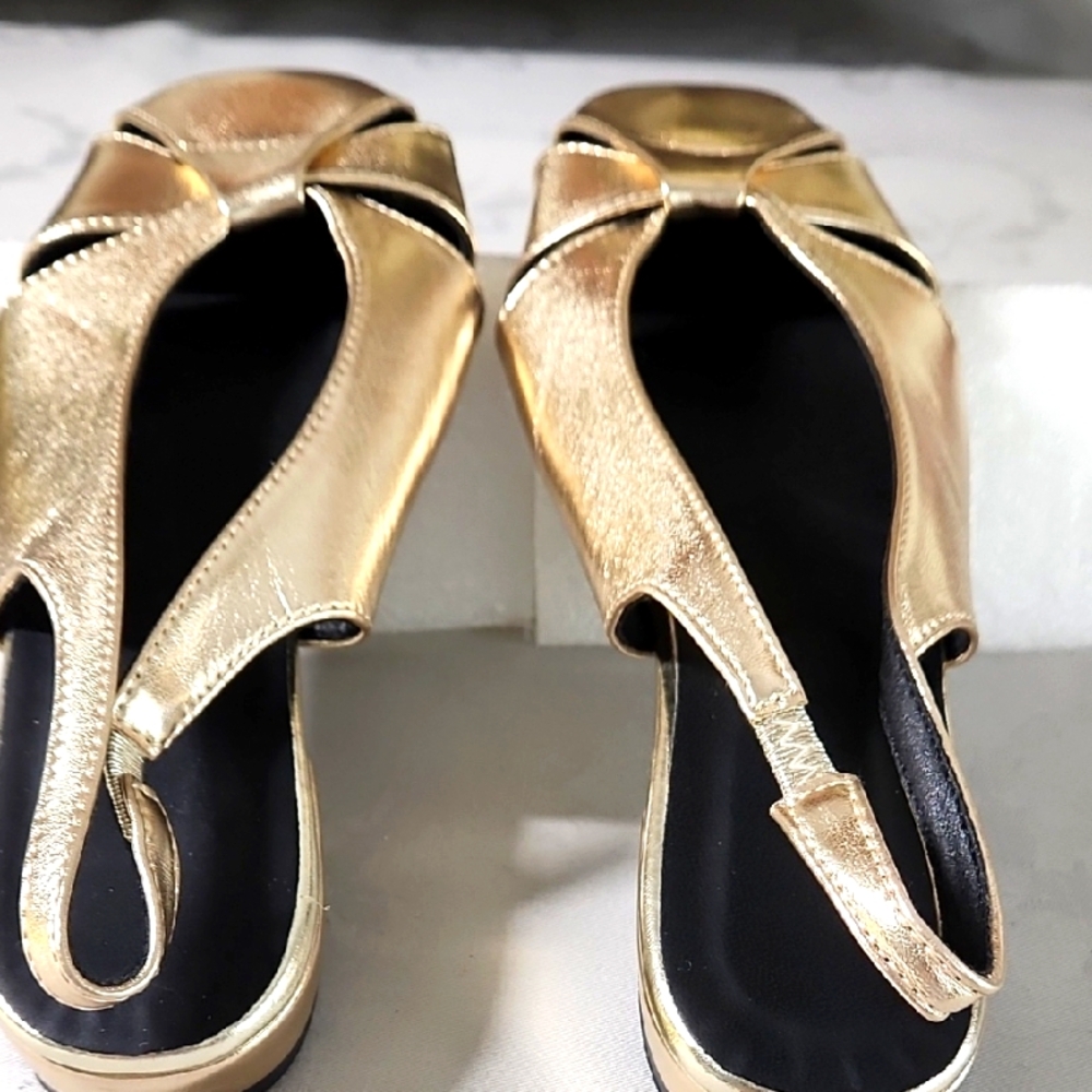 Faux Leather Gold Women's Sandals. This Pair Will Fit A Size 6.5N - New No Tags